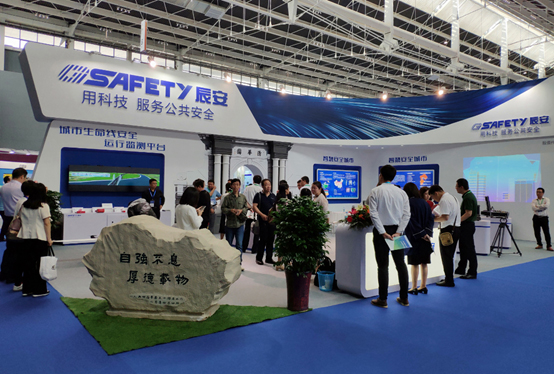 2018数字经济博览会成功举办 ag九游会登陆j9入口科技与东道主签订战略合作协议 2018数字经济博览会成功举办 ag九游会登陆j9入口科技与东道主签订战略合作协议